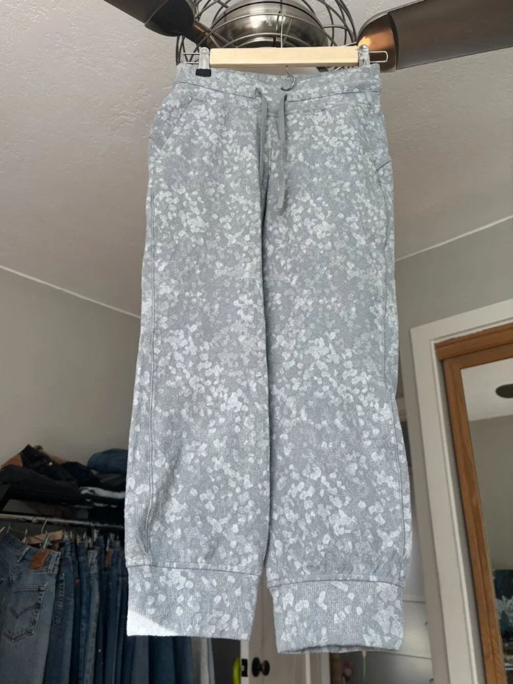 Lululemon Crop Jogger • 2